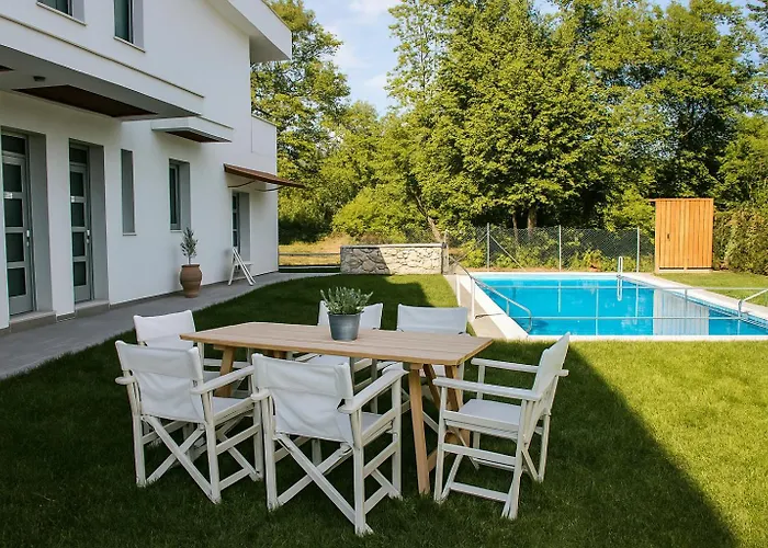 Aristotelia Gi Ikies - Olympiada Poolside Retreats